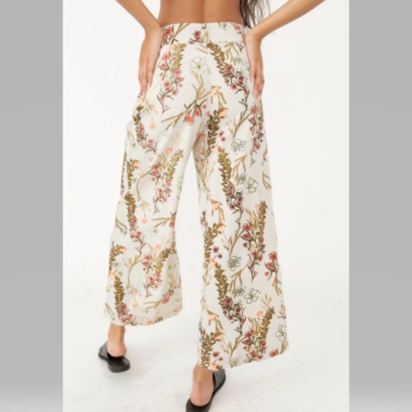 Free People Menorca Cropped Floral Printed Pants - Picture 2 of 16